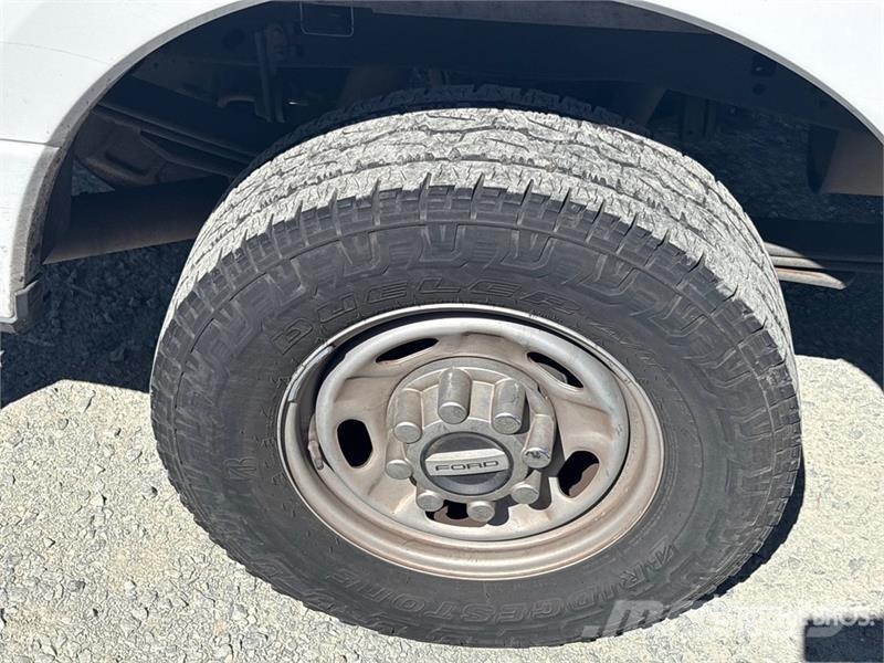 Ford F-250 XL 4x2 Extended Cab Pickup Ostalo