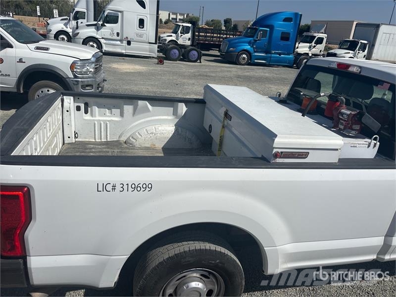 Ford F-250 XL 4x2 Extended Cab Pickup Други