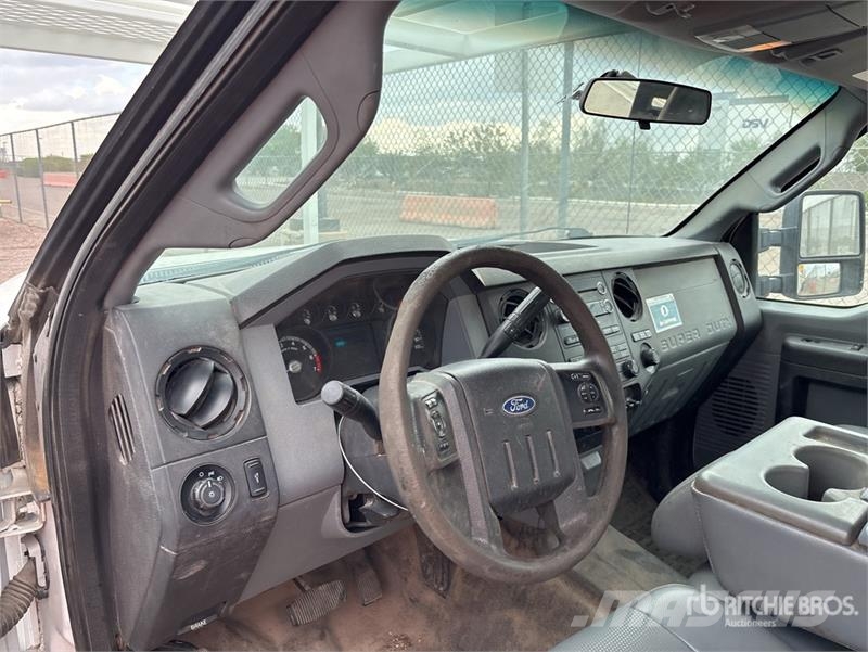 Ford F-250 XL 4x2 Extended Cab Utility Truck Пикапи