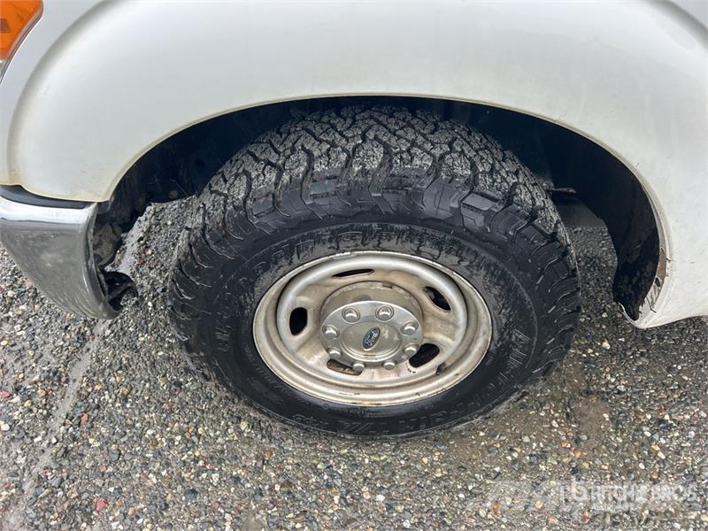 Ford F-250 XL 4x2 Extended Cab Pickup Muu