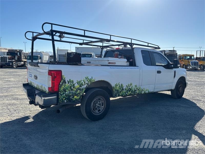 Ford F-250 XL 4x2 Extended Cab Pickup Citi