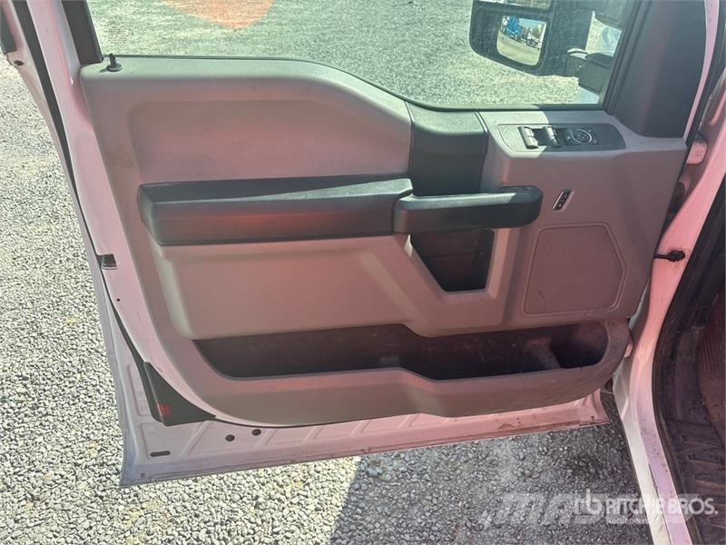Ford F-250 XL 4x2 Extended Cab Pickup Други