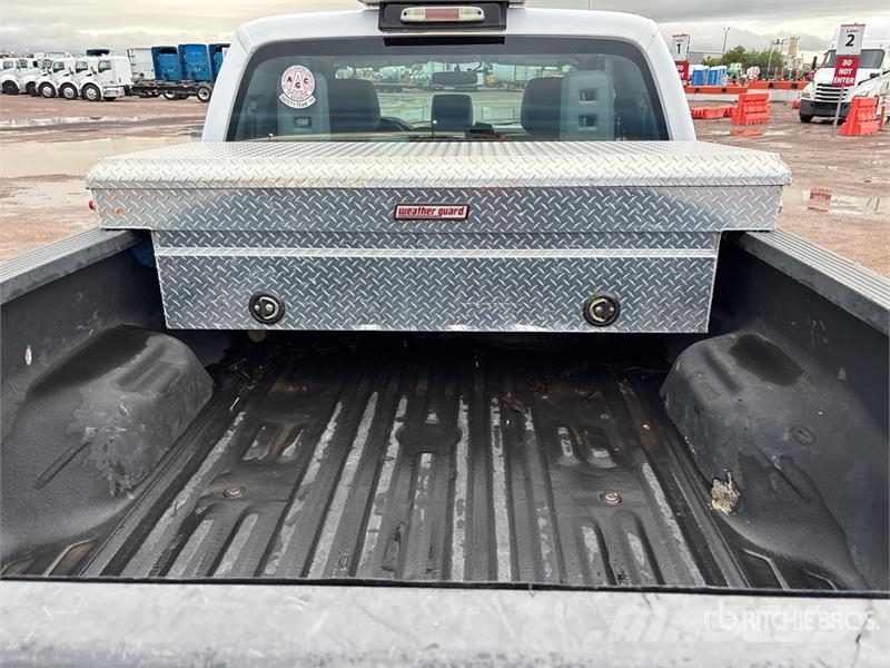 Ford F-250 XL 4x2 Extended Cab Pickup Další
