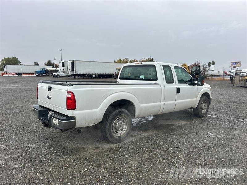 Ford F-250 XL 4x2 Extended Cab Pickup Muu