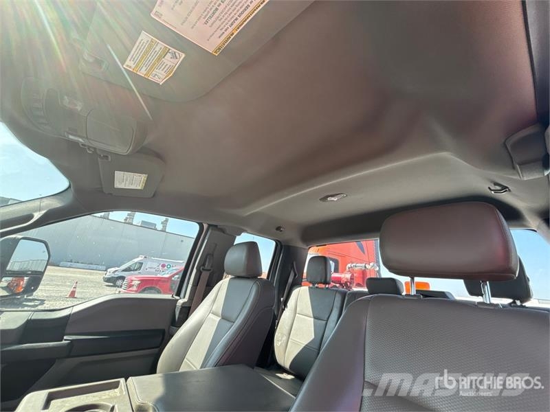Ford F-250 XL 4x2 Extended Cab Pickup Други