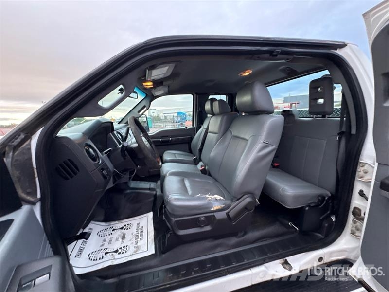Ford F-250 XL 4x2 Extended Cab Pickup Další