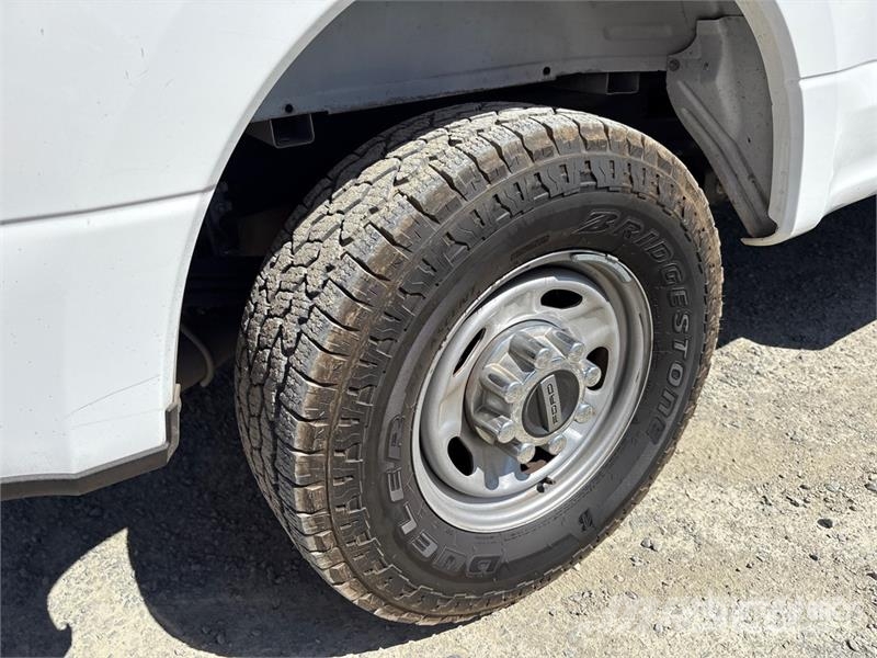 Ford F-250 XL 4x2 Extended Cab Pickup Ostalo