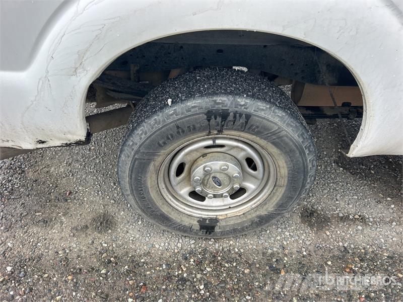 Ford F-250 XL 4x2 Extended Cab Pickup Muu