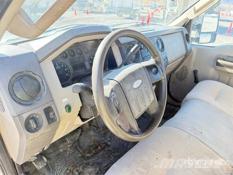 Ford F-250 XL 4x2 Extended Cab Pickup Прочие фургоны
