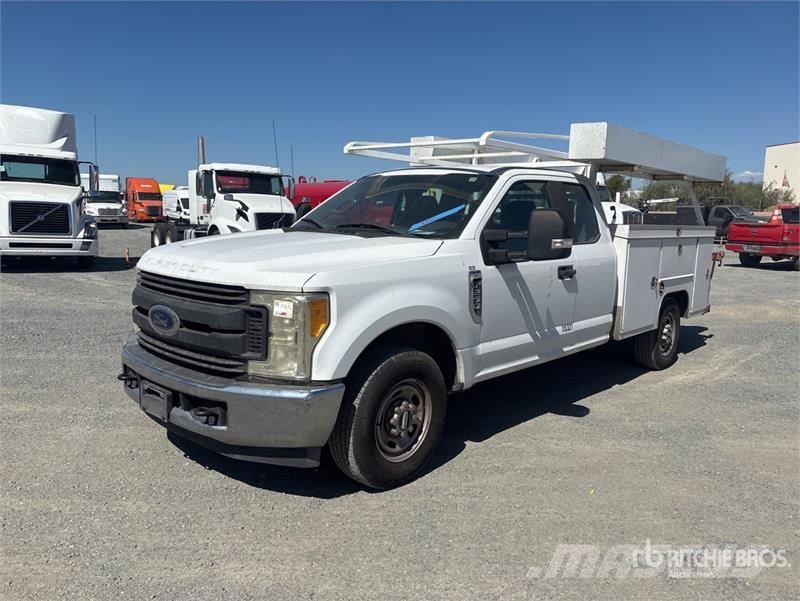 Ford F-250 XL 4x2 Extended Cab Utility Truck Kis teherszállító/Platós kocsi