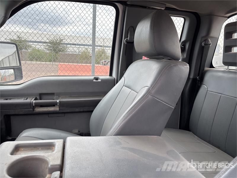Ford F-250 XL 4x2 Extended Cab Utility Truck Пикапи