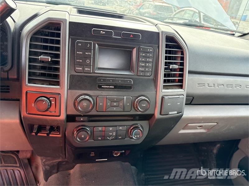 Ford F-250 XL 4x2 Extended Cab Pickup Ostalo