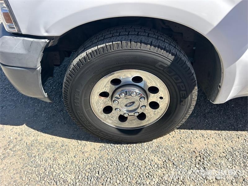 Ford F-250 XL 4x2 Pickup 其他