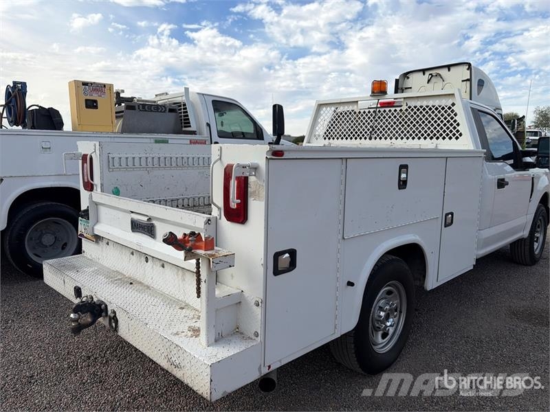 Ford F-250 XL 4x2 Utility Truck 픽업/드롭사이드