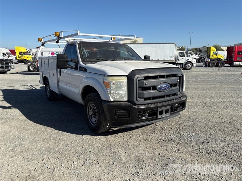 Ford F-250 XL 4x2 Utility Truck Pick up/Dropside