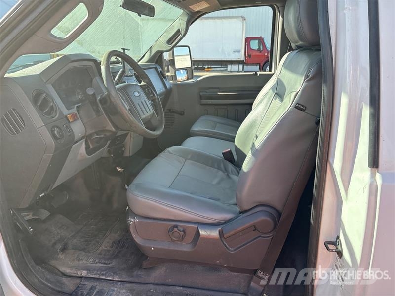 Ford F-250 XL 4x2 Utility Truck Pick up/Dropside