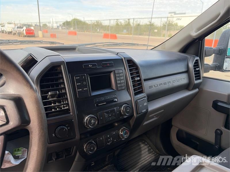 Ford F-250 XL 4x2 Utility Truck 픽업/드롭사이드