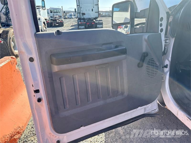 Ford F-250 XL 4x2 Utility Truck Pick up/Dropside