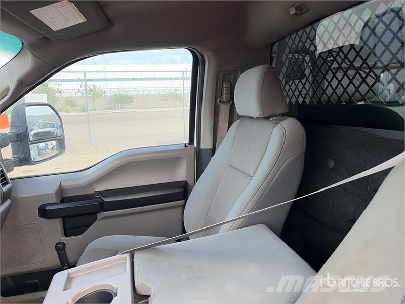 Ford F-250 XL 4x2 Utility Truck 픽업/드롭사이드