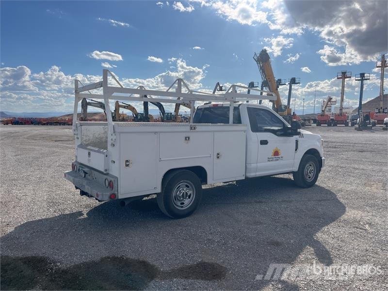 Ford F-250 XL 4x2 Utility Truck Pick up/Valník