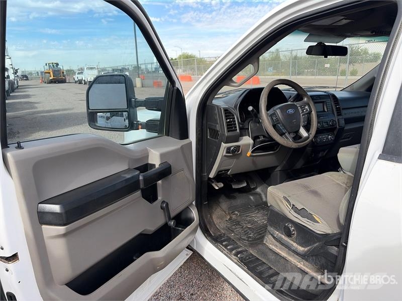 Ford F-250 XL 4x2 Utility Truck 픽업/드롭사이드