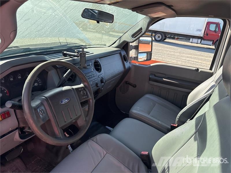 Ford F-250 XL 4x2 Utility Truck Pick up/Dropside