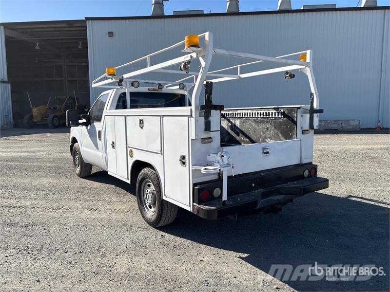 Ford F-250 XL 4x2 Utility Truck Pick up/Dropside