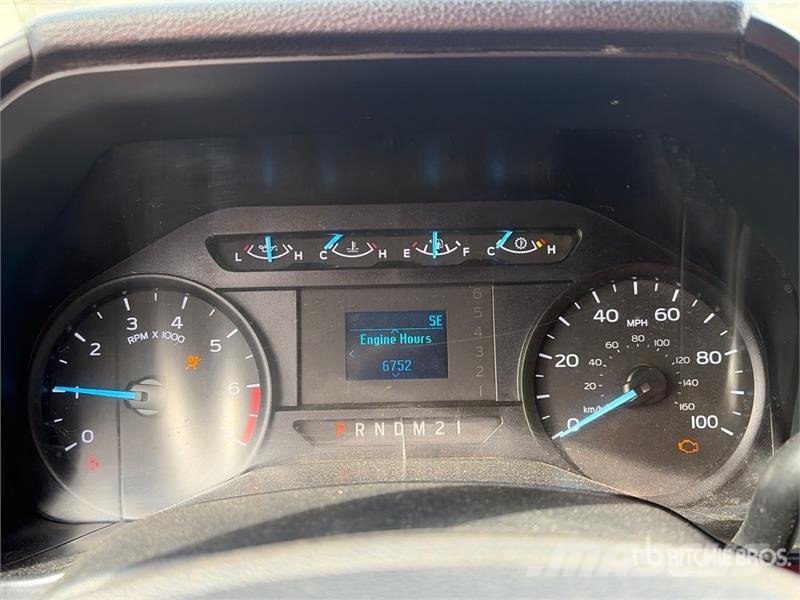 Ford F-250 XL 4x2 Utility Truck 픽업/드롭사이드