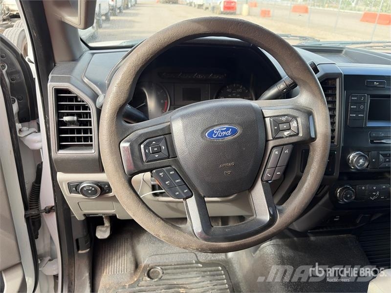 Ford F-250 XL 4x2 Utility Truck 픽업/드롭사이드