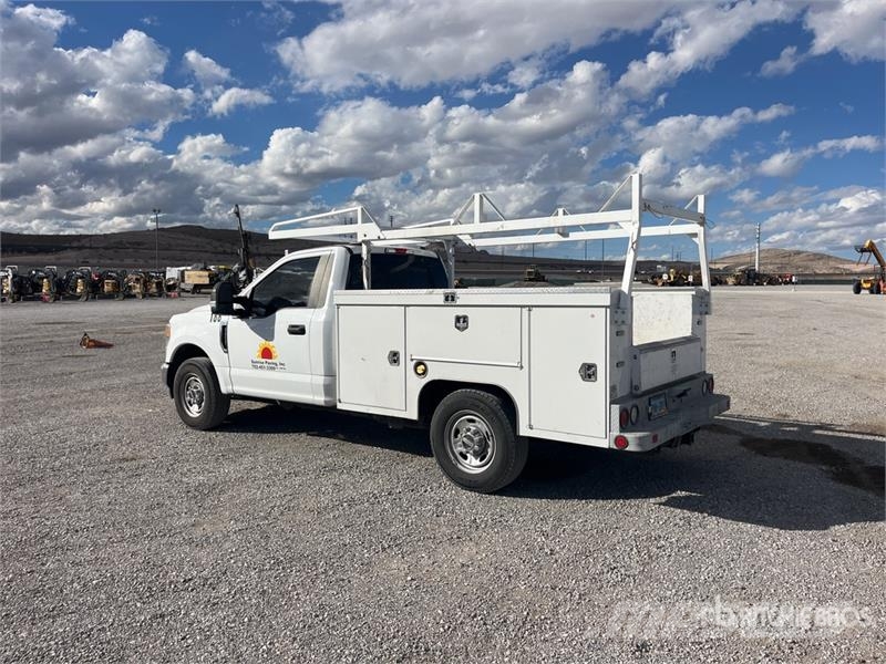 Ford F-250 XL 4x2 Utility Truck Pick up/Valník