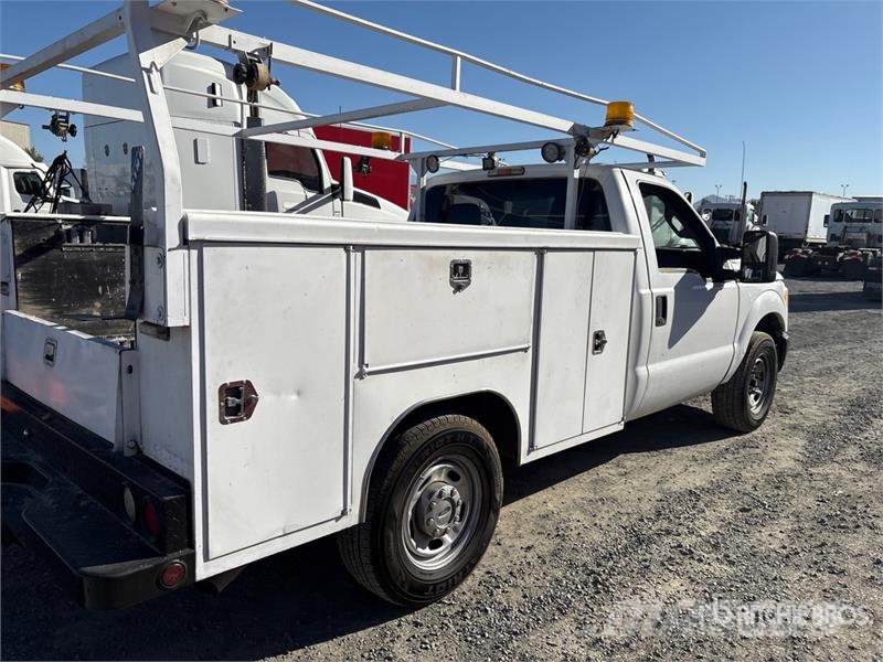 Ford F-250 XL 4x2 Utility Truck Pick up/Dropside