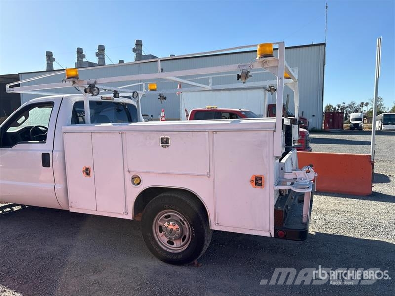 Ford F-250 XL 4x2 Utility Truck Pick up/Dropside