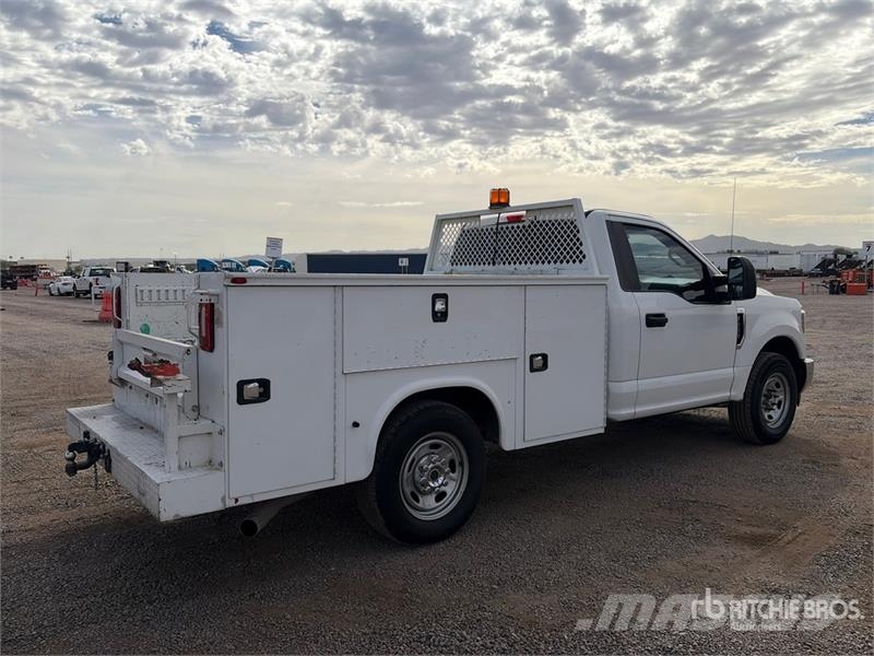 Ford F-250 XL 4x2 Utility Truck 픽업/드롭사이드