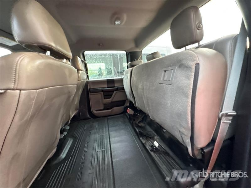 Ford F-250 XL 4x4 Crew Cab Pickup Muu