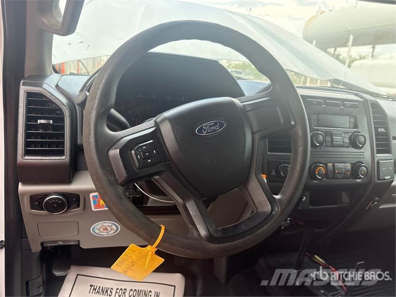 Ford F-250 XL 4x4 Crew Cab Pickup Ostalo