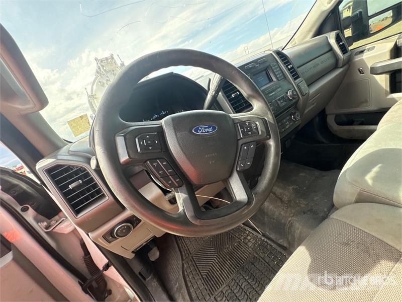 Ford F-250 XL 4x4 Crew Cab Pickup Altele