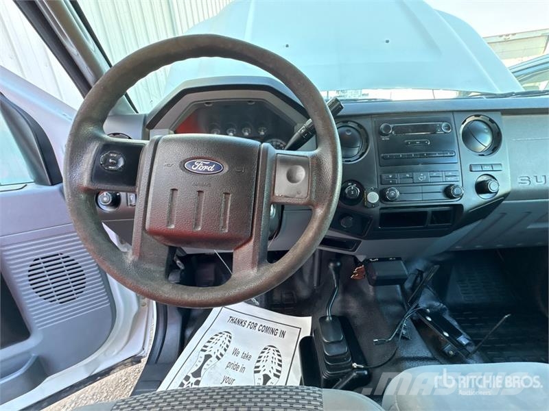 Ford F-250 XL 4x4 Crew Cab Pickup Drugi