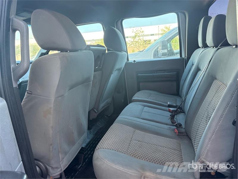 Ford F-250 XL 4x4 Crew Cab Utility Truck Pickup/Sideaflæsning