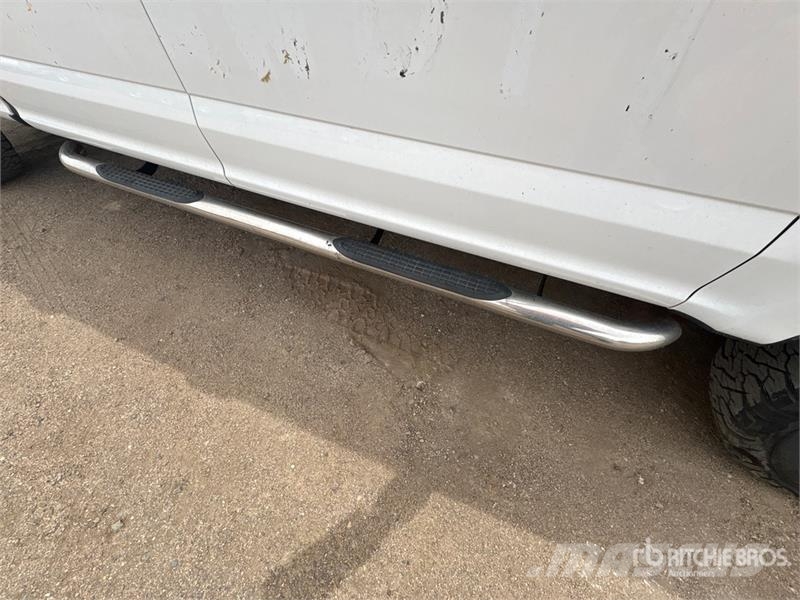 Ford F-250 XL 4x4 Crew Cab Pickup Otros