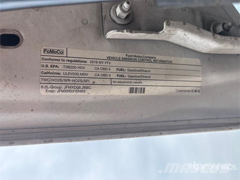 Ford F-250 XL 4x4 Crew Cab Pickup Otros
