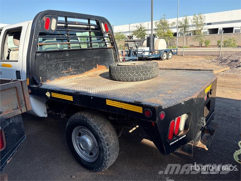 Ford F-250 XL 4x4 Crew Cab Flatbed Truck Tovornjaki s kesonom/platojem