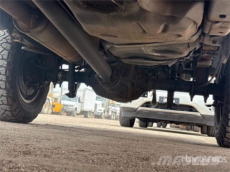 Ford F-250 XL 4x4 Crew Cab Pickup Otros