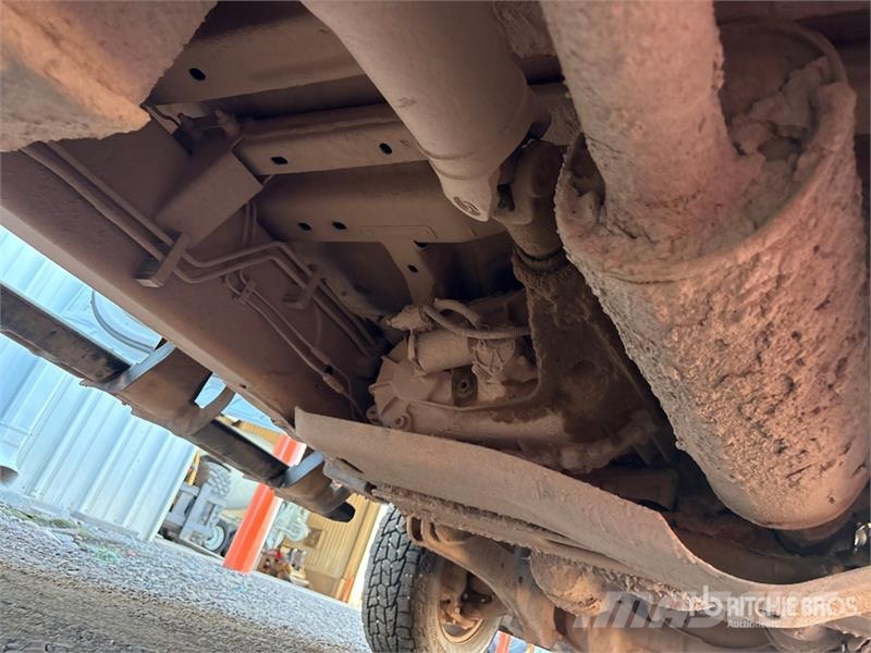 Ford F-250 XL 4x4 Crew Cab Pickup Drugi