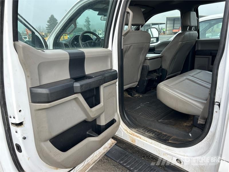 Ford F-250 XL 4x4 Crew Cab Pickup Ostalo