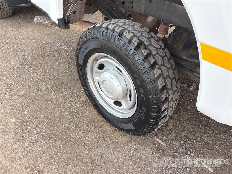 Ford F-250 XL 4x4 Crew Cab Pickup Anders