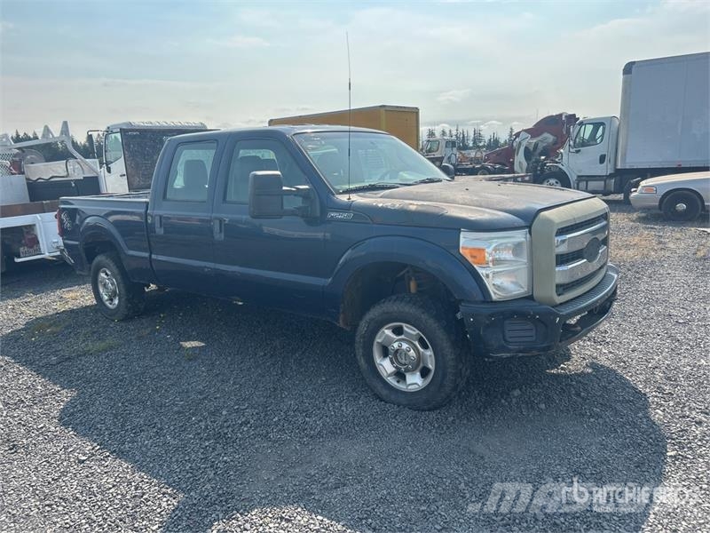Ford F-250 XL 4x4 Crew Cab Pickup (Inoperable) Muu