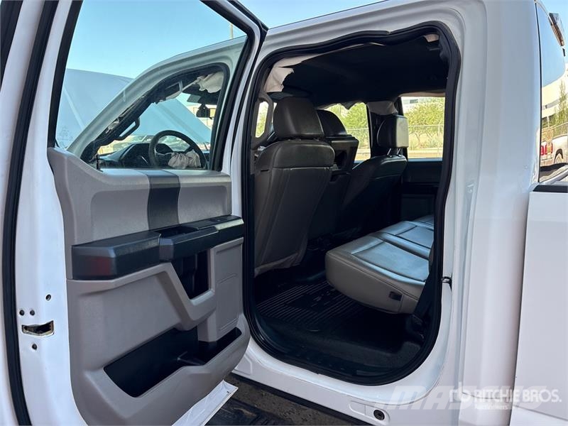 Ford F-250 XL 4x4 Crew Cab Pickup Autre fourgon / utilitaire