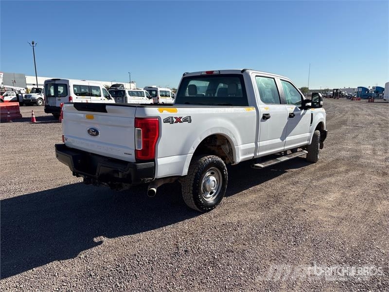 Ford F-250 XL 4x4 Crew Cab Pickup Citi