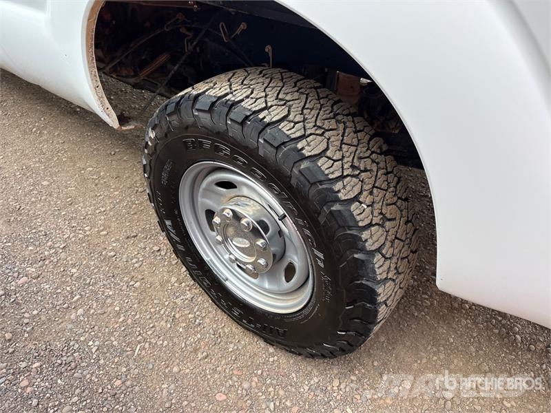 Ford F-250 XL 4x4 Crew Cab Pickup Anders