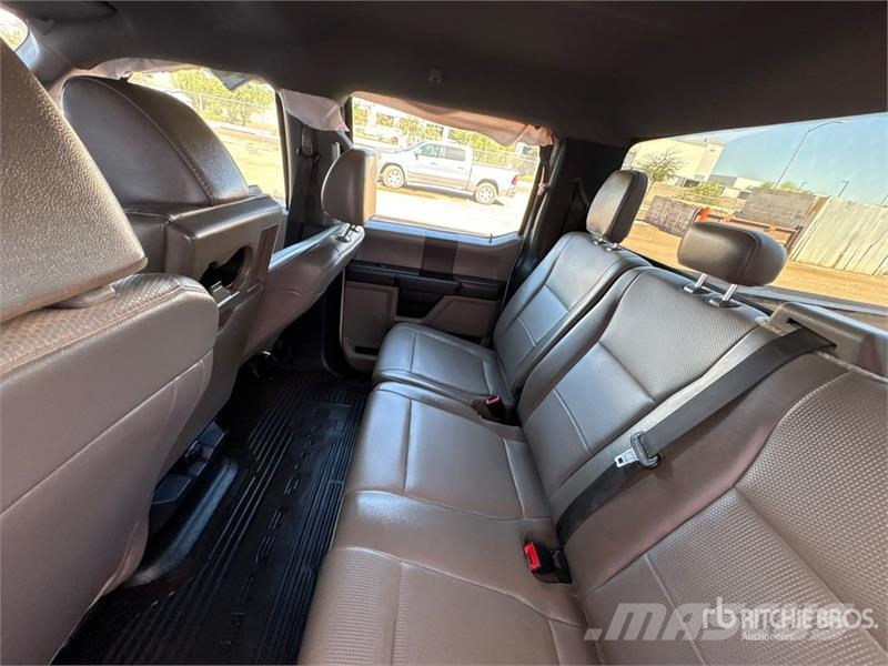 Ford F-250 XL 4x4 Crew Cab Pickup Autre fourgon / utilitaire